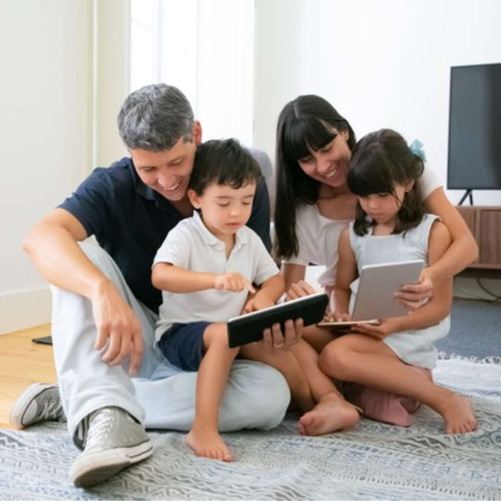 UNICEF pide proteger a los niños en el mundo digital al tiempo que se mejora el acceso a internet de los más desfavorecidos.